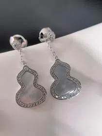 Qeelin White mother-of-pearl carnelian gourd earrings-3674  