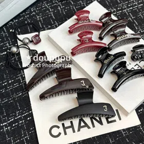 Chanel's new minimalist and elegant large shark clip-6260  